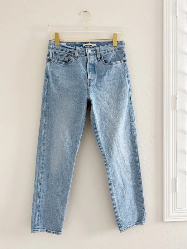 Levi's Premium Wedgie Icon Fit Jeans in Tango Light Wash Size 28 - Image 2