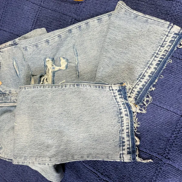 Levi's Ribcage Straight Ankle Jeans Womens 27 Light Wash‎ Distressed Button Fly - Image 10