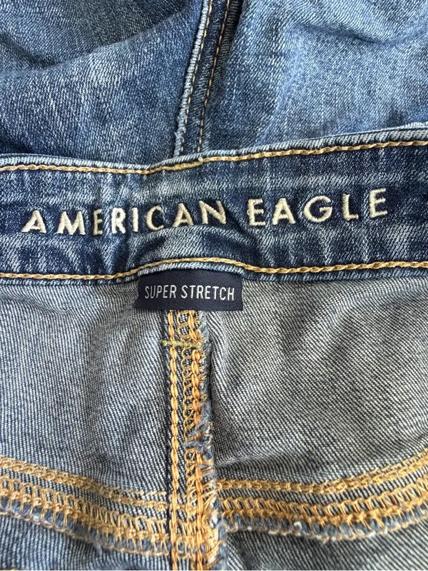 American Eagle Super Stretch Women's Distressed Blue Jeans - Image 4
