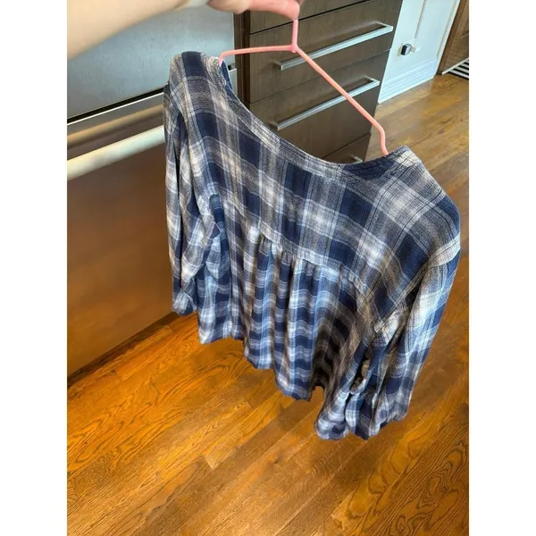 Wrangler blue plaid top features a flowy top women's XL - Image 3