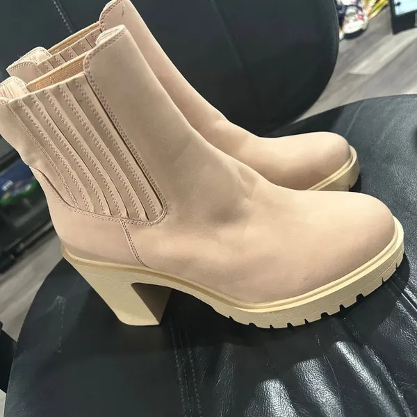 ZBY Women's Tan Ankle Boots SIZE 8.5 - Image 5
