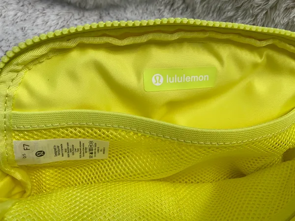 Lululemon Everywhere Belt Bag - Image 4