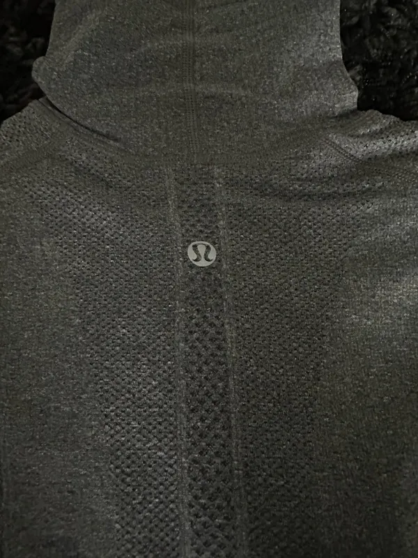 Lululemon Turtleneck Long Sleeve Swiftly - Image 3