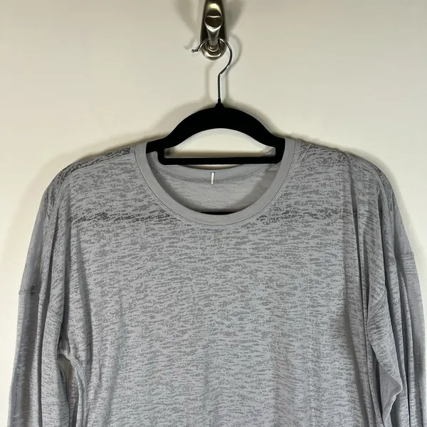 Lululemon Tie Your Practice‎ Long sleeve Gray Women's crew neck Sz 10 Athletic - Image 2