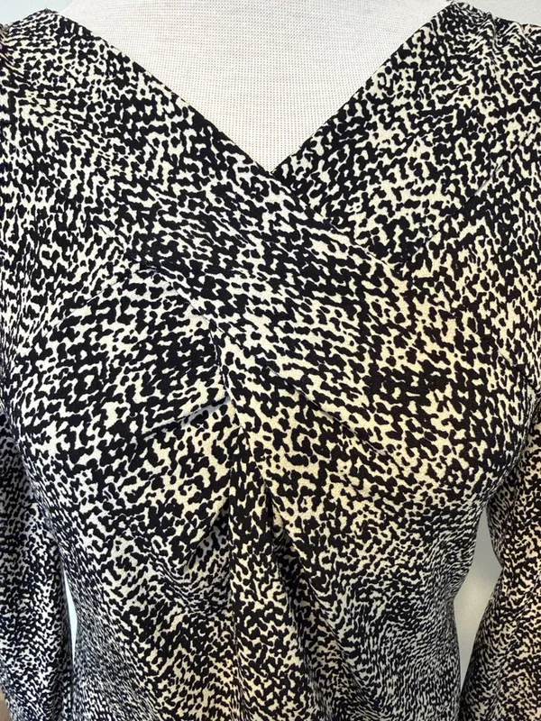Ann Taylor black/cream knit top sz S - Image 2