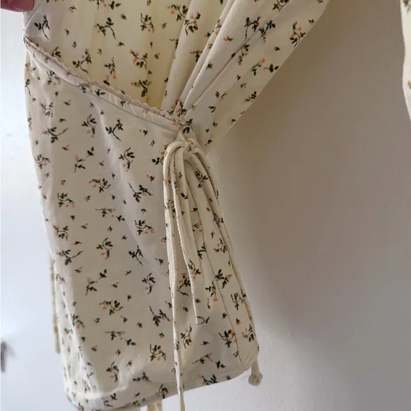 Lane 201 Pastel Yellow Floral Print Wrap Long Sleeve V-neck Bodysuit size medium - Image 3