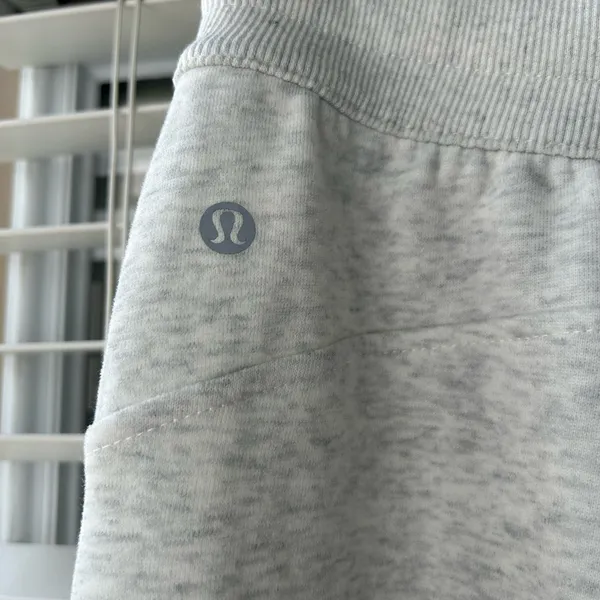 Scuba marble gray sweatpants Size XXL BUT FITS LIKE A 10 - Image 5