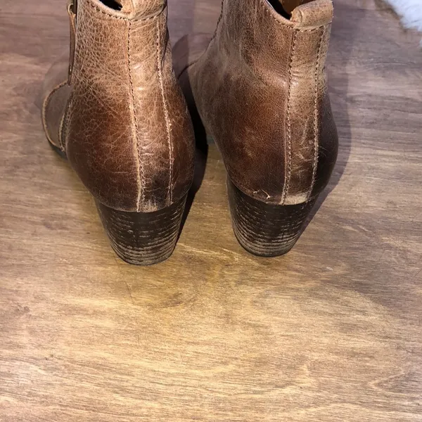 Kelly & Katie size 8M leather ankle heeled booties - Image 7