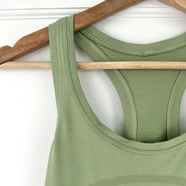 Lululemon Womens 6 Run Swiftly Tech Tank Top 2.0 Green Racerback hip length - Image 2