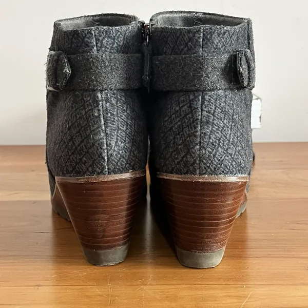 Dr Scholls Boots Womens‎ 7.5 M Darcy Casual Side Zip Wedge Bootie Gray Fabric - Image 4