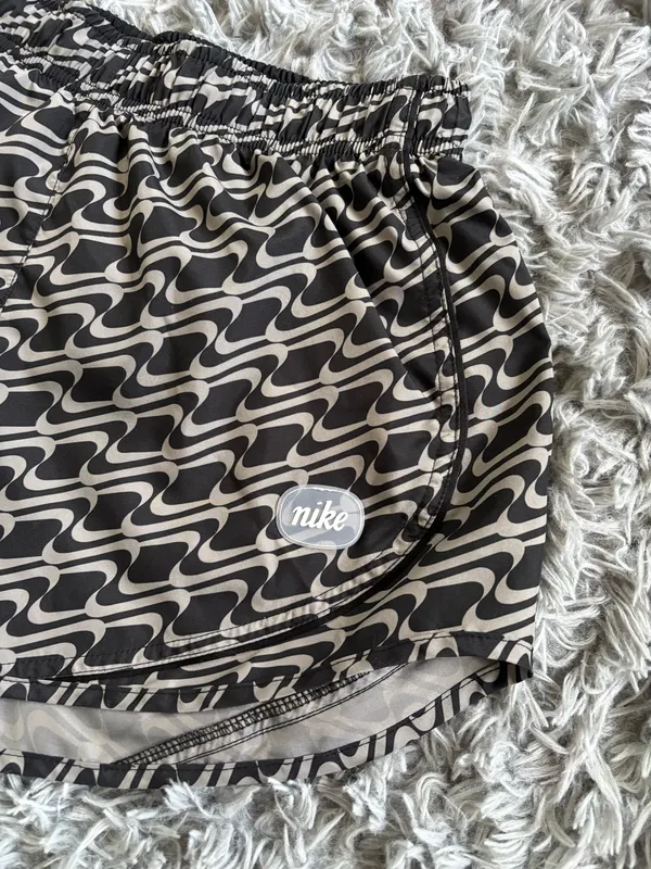 Retro Nike Shorts - Image 3