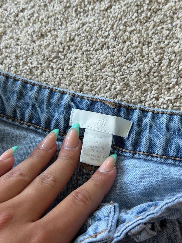 H&M Distressed Jean Shorts Light Wash - Image 3