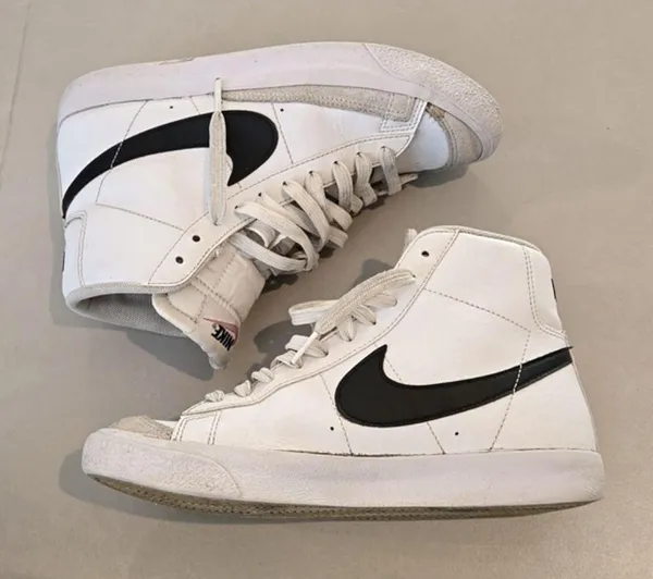 Nike Blazer Mid 77 Woman's Sneakers Size 6Y - Image 2