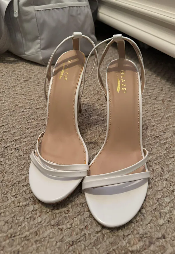 White high heel shoes - Image 2