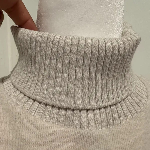 Zara Women's Beige Sleeveless Turtleneck Sweater Size S - Image 4