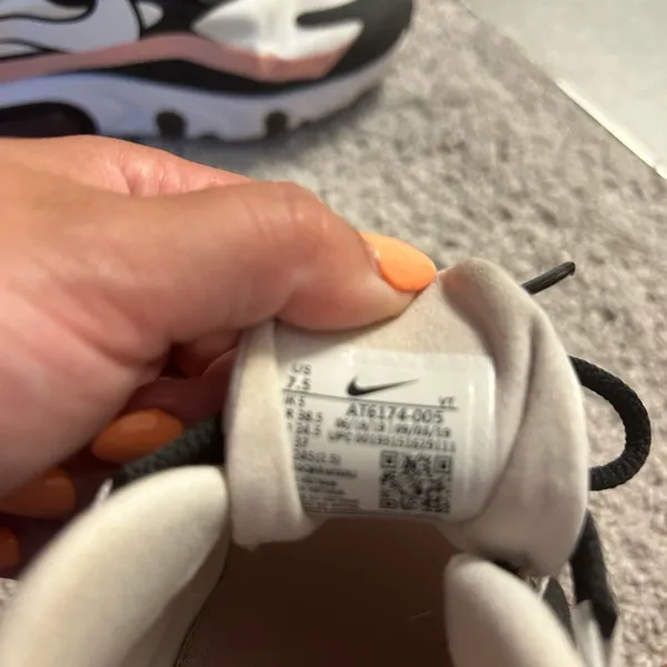 Nike 270 react bleached coral - Image 4