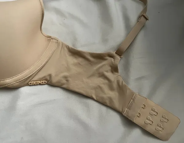 SKIMS Weightless Scoop Bra - Image 2