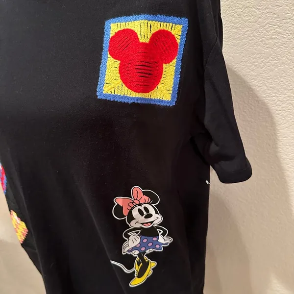 NWOT Disney "Happy Moments" Crochet Patch Graphic T-Shirt S - Image 3