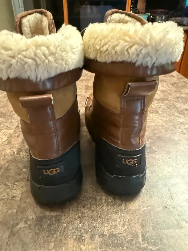 Kids UGG Butte II Snow Boots Black Winter Tie-Up CWR size 3 - Image 3
