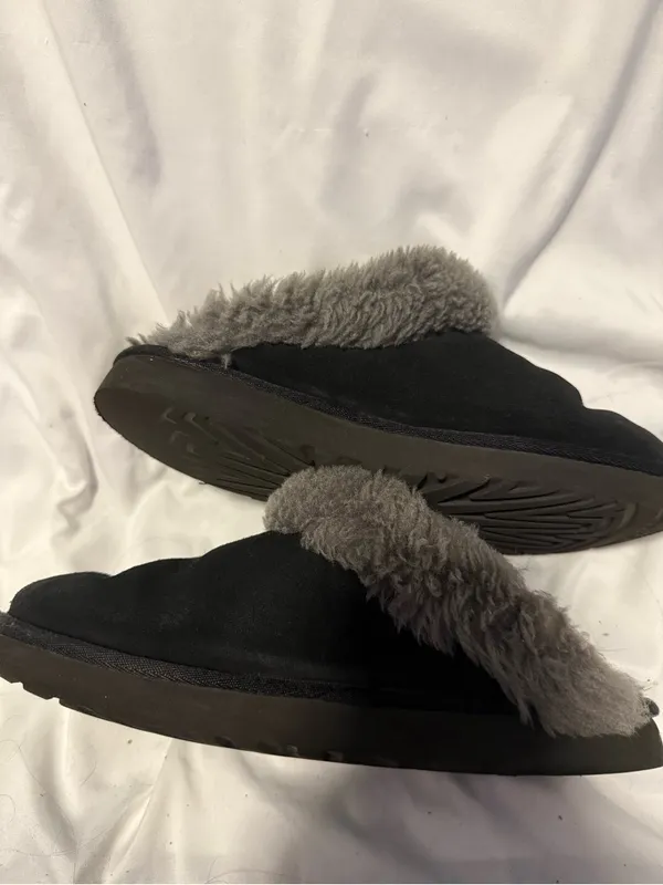 🔥 UGG Cluggete Slippers Black Grey Sz 7 with wear inside great outside - Image 4