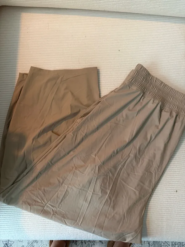 Old Navy Sleek Tech Barrel Ankle Pants - Image 3