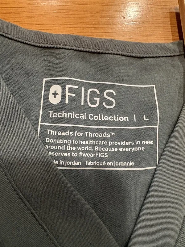 Figs Size Large (L) V-Neck Scrub Top with Chest Pocket - Image 4