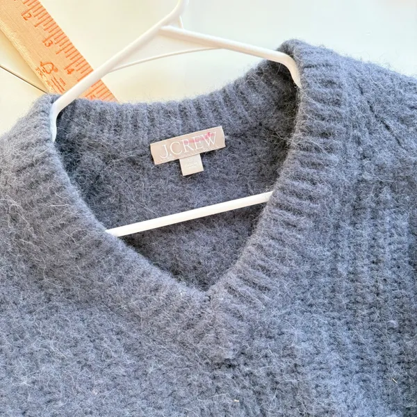 J. Crew Navy Blue V-Neck Fuzzy Knit Wool Alpaca‎ Blend Sweater XS - Image 2