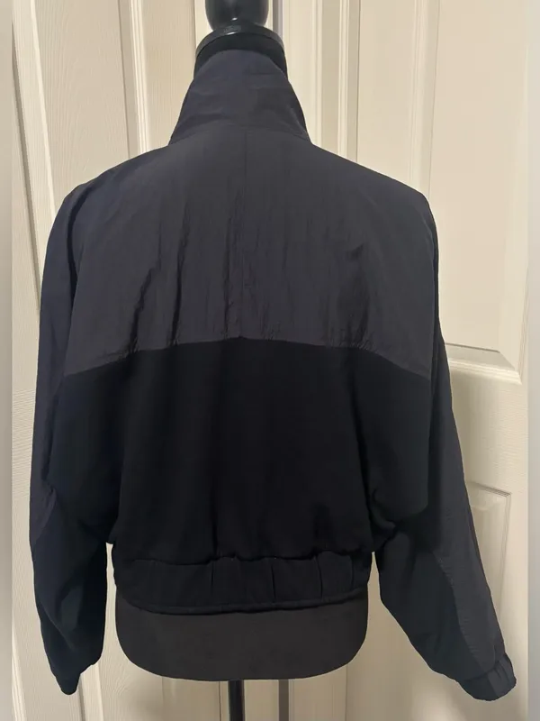 Fabletics Bobbie Glam Black Jacket Cropped Lightweight Bomber Athletic Zip-Up - Image 4