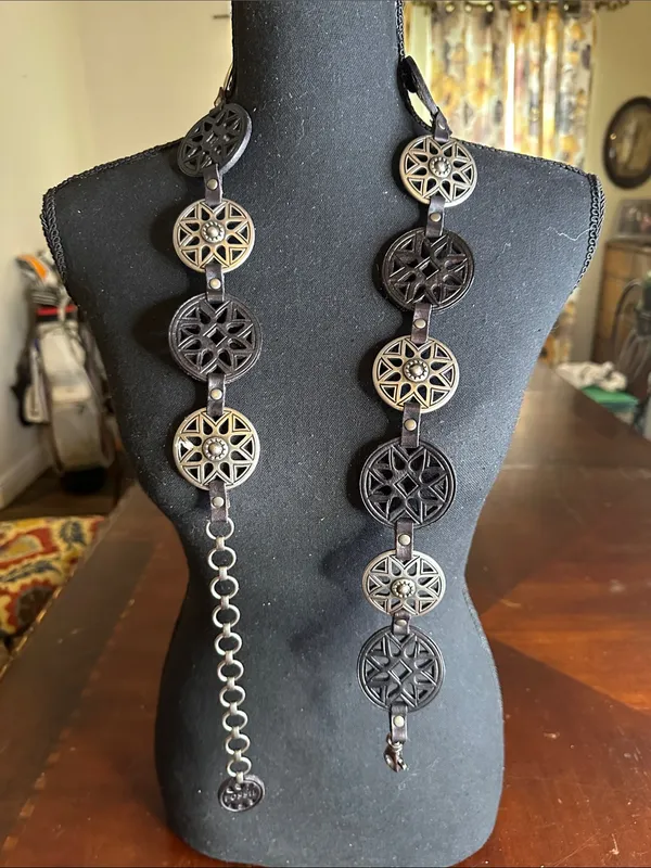 Fossil Black and Silver Round Medallion Link Belt - Image 3