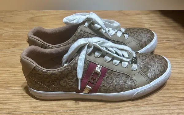 GBG LA Women's sneaker Size 9 All Over Logo white Brown & Gold w red - Image 2