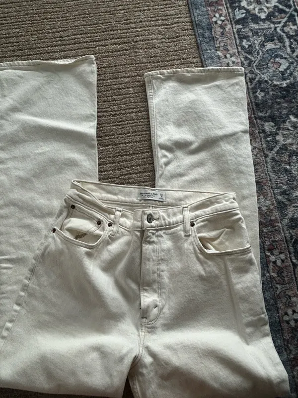 Abercrombie white Jeans - Image 4