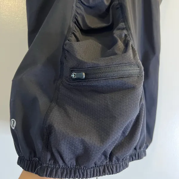 lululemon biking top womens black size 6 sleeveless - Image 3