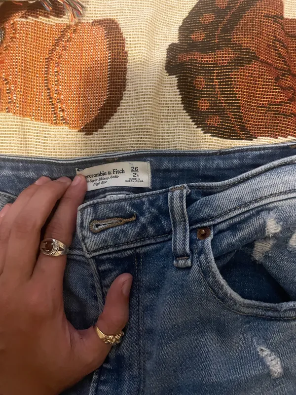 Abercrombie Jeans - Image 2