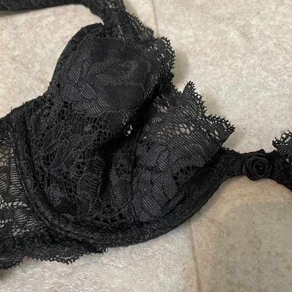 Victoria’s Secret Black Lace Bra - Image 7