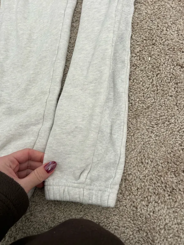 Aritzia TNA sweatpants  - Image 3