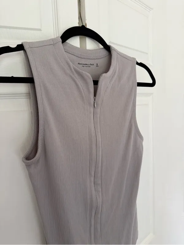 Abercrombie & Fitch Soft A&F Rib Gray Bodysuit Zip Deep Plunge Neck Medium - Image 4