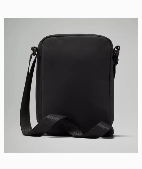 Lululemon Easy Access Crossbody Bag 1.5L - Image 2