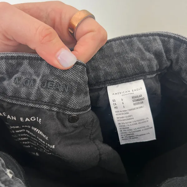 [American Eagle Outfitters] Washed Black High Rise Tapered Stretch Mom Jeans 6 - Image 10