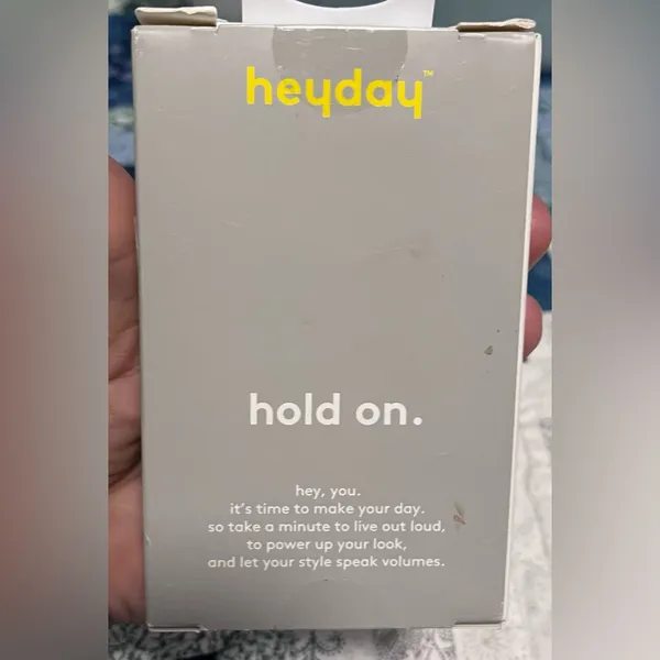 NIB! Heyday AirTag Silicone Keychain Red - Image 2
