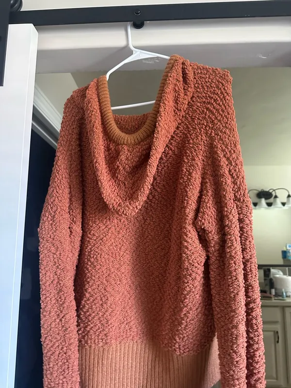 Cozy Popcorn-Knit Hoodie Sweater in Rust - Image 2