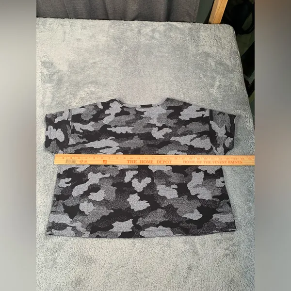 Lululemon athletica Camo cropped T-Shirt - Black and Gray - Image 8