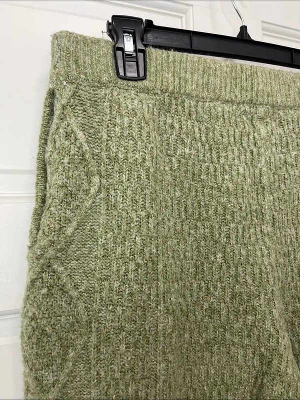 Universal Threads Olive Green Wide Leg Cable Knit Pants - Size Medium - Image 6