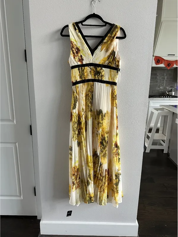 Karen Millen Pleated Floral Bodice Detail Woven Maxi Dress - Image 6