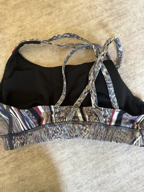 Lululemon energy sports bras size 6 - Image 3