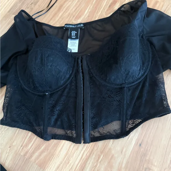 Black Lace Crop Top long sleeve - Image 2