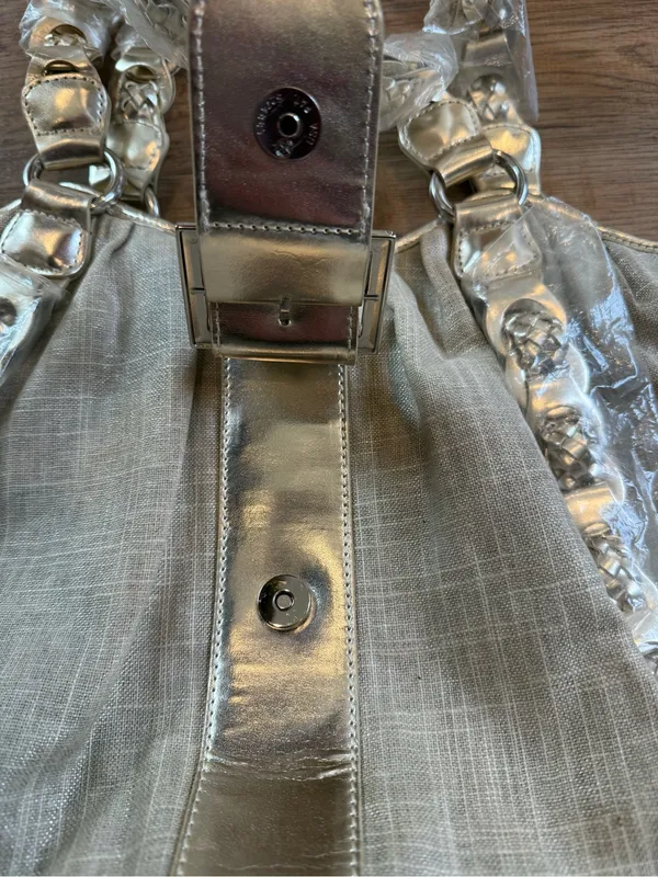 White House Black Market Beige Linen Shoulder Bag with Silver Trim - Image 7