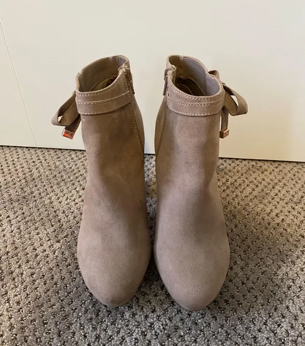 LC Lauren Conrad Heeled Booties - Image 3