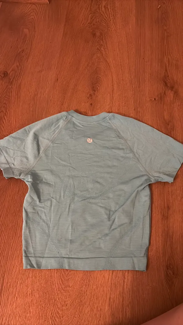 Lululemon Swiftly Tech Short Sleeve Cropped 2.0 - Image 4