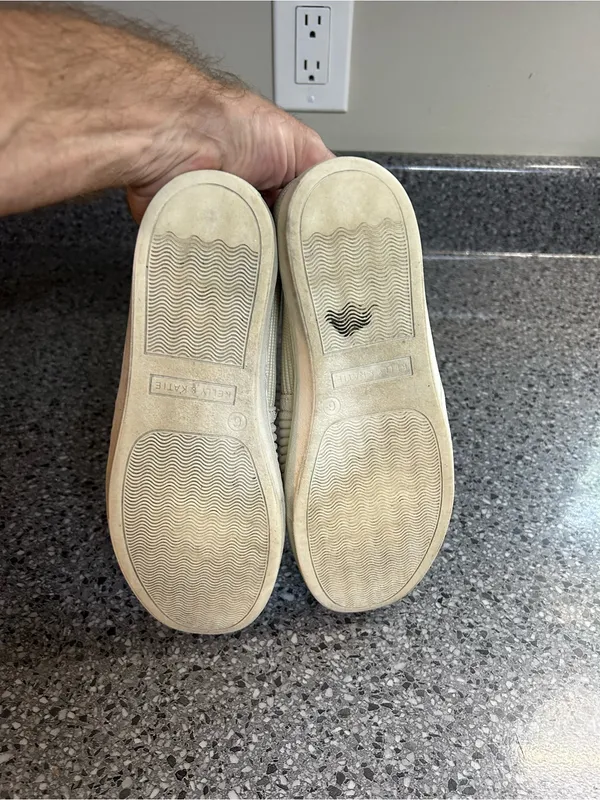 Kelly & Katie Men's Ribbed Slip-On Loafers in Cream with Tan Heel - Image 4
