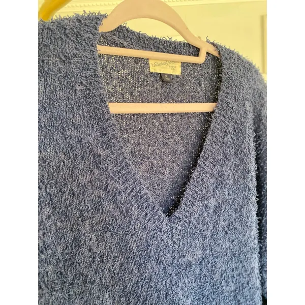 Universal Thread Bouclé V-Neck Sweater Navy Blue Buttery Soft Cozy‎ Lounge Knit - Image 4